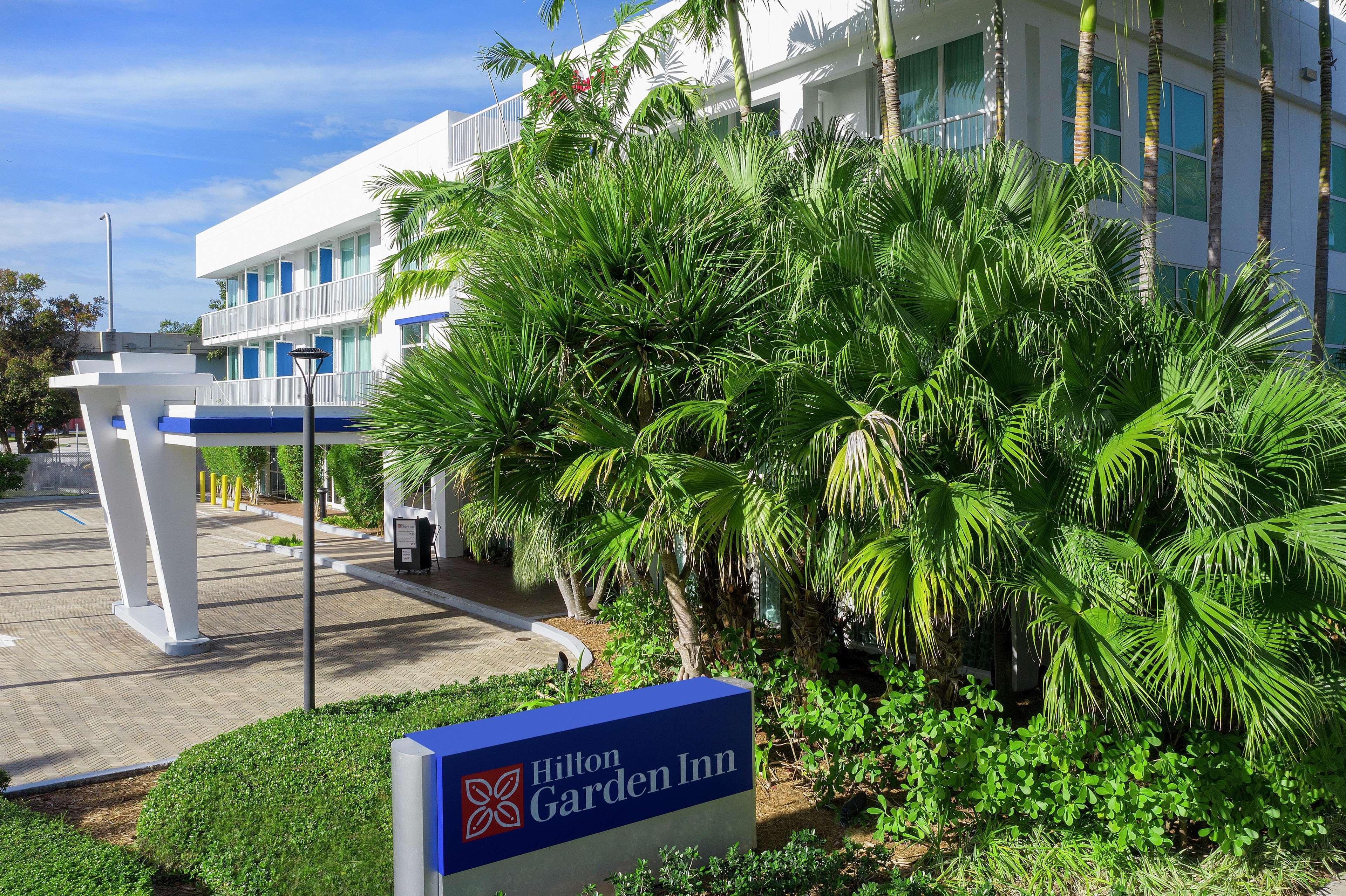 Hilton Garden Inn Miami Brickell South Exterior photo